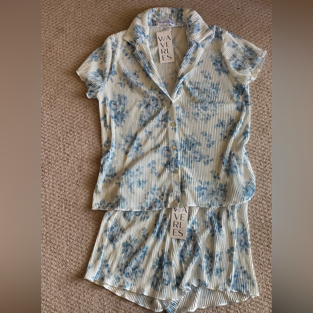 NWT -Waverles Women's Blue Floral Pajama Set - PLEATED SHORT SET IN BLUE FLORAL